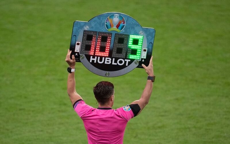 How many players are in a football team? Standard regulations according to FIFA rules. 4 image 58