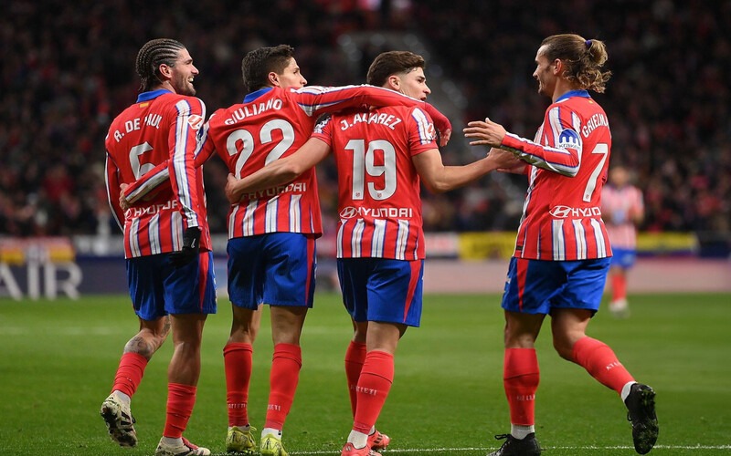 How many players are in a football team? Standard regulations according to FIFA rules. 3 image 60