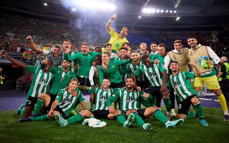 How many players are in a football team? Standard regulations according to FIFA rules. 2 image 61
